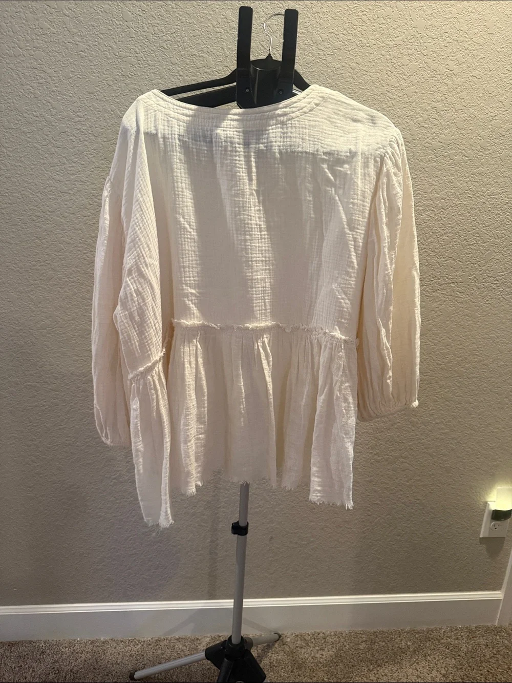 Cato Cream Gauze Peasant Tunic with Button Placket. Size 18/20